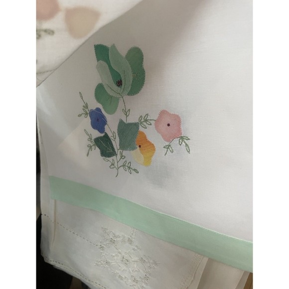 New Tea Fingertip Guests Towels Floral Applique Embroidery 2 Sets of 4 Available - Picture 11 of 13